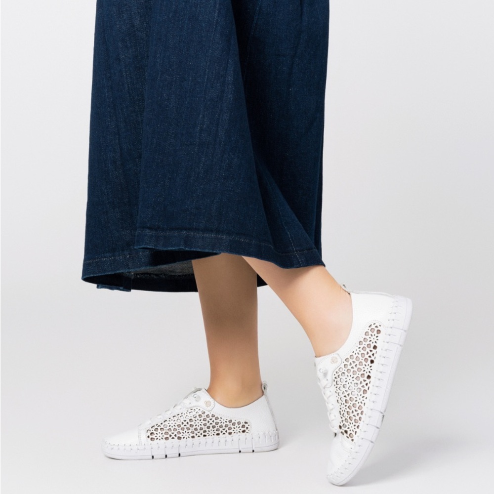 Yokono‎ Leather Laser Cut Sneakers White Women’s Size 41 - Picture 2 of 16